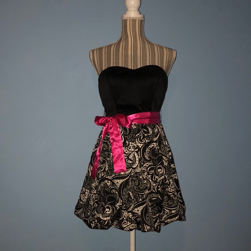 Strapless paisley print bubble hem dress